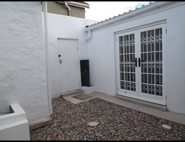 2 bed property to rent in OBSERVATORY